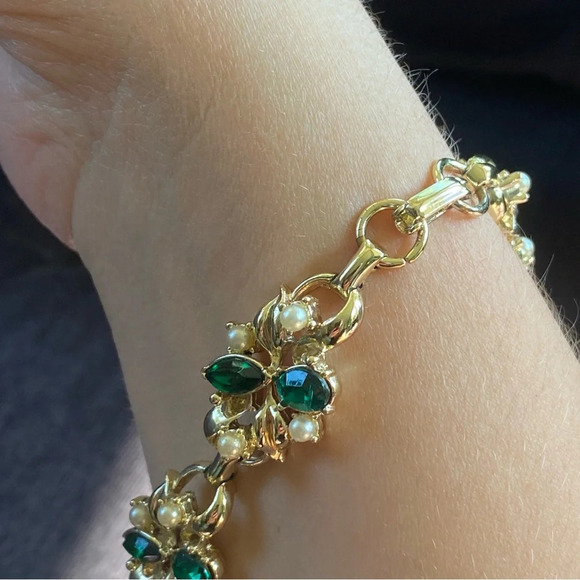 Ornate Emerald and Faux Pearl Gold Tone Victorian Inspired Bracelet - Picture 9 of 13
